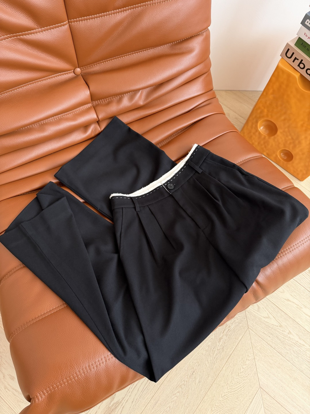 25秋冬 撞色明线毛边设计一套搭配 帅气有型 时髦Girl必备款 非常重工的明线装饰西装 肩部毛边和明线