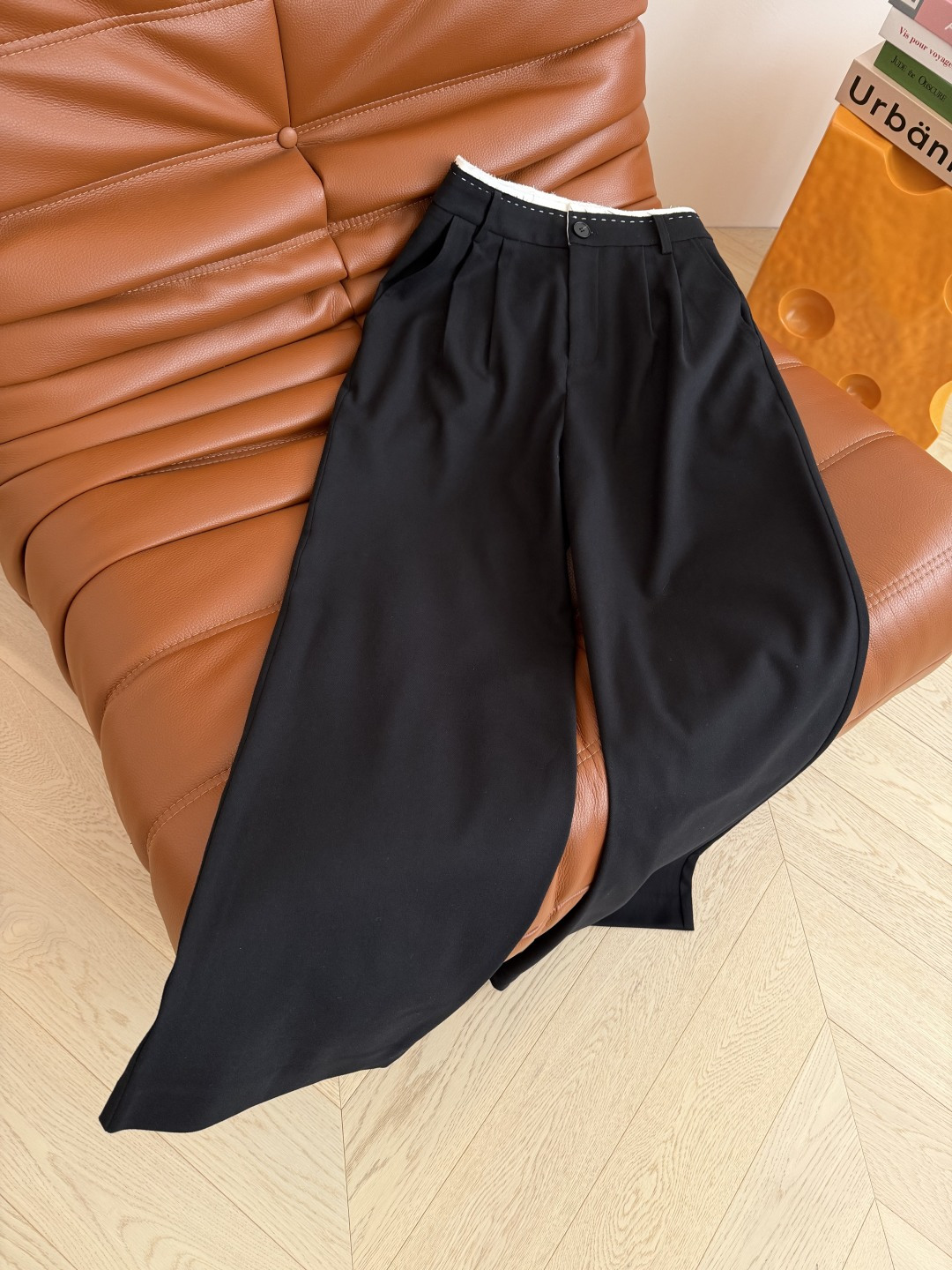 25秋冬 撞色明线毛边设计一套搭配 帅气有型 时髦Girl必备款 非常重工的明线装饰西装 肩部毛边和明线