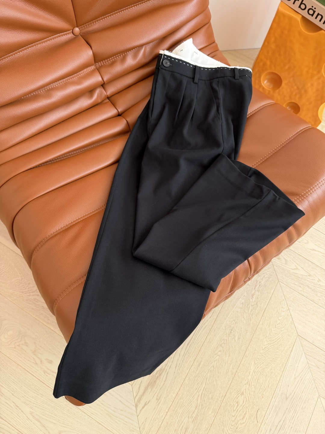 25秋冬 撞色明线毛边设计一套搭配 帅气有型 时髦Girl必备款 非常重工的明线装饰西装 肩部毛边和明线