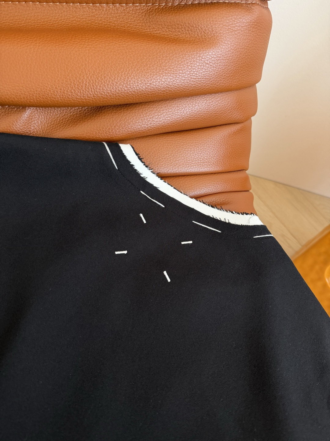 25秋冬新款 撞色手工线设计马甲外套 休闲慵懒 叠穿必备 率性干练 宽松自在 可以叠穿衬衫或者T恤 卫衣