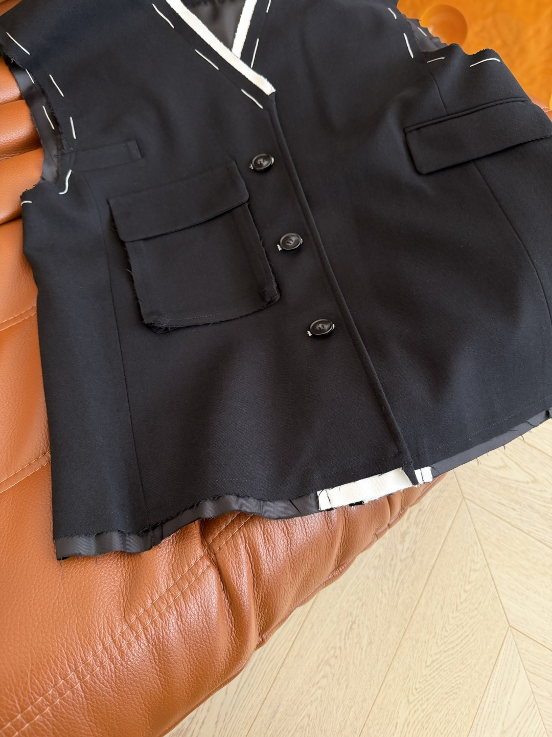 25秋冬新款 撞色手工线设计马甲外套 休闲慵懒 叠穿必备 率性干练 宽松自在 可以叠穿衬衫或者T恤 卫衣