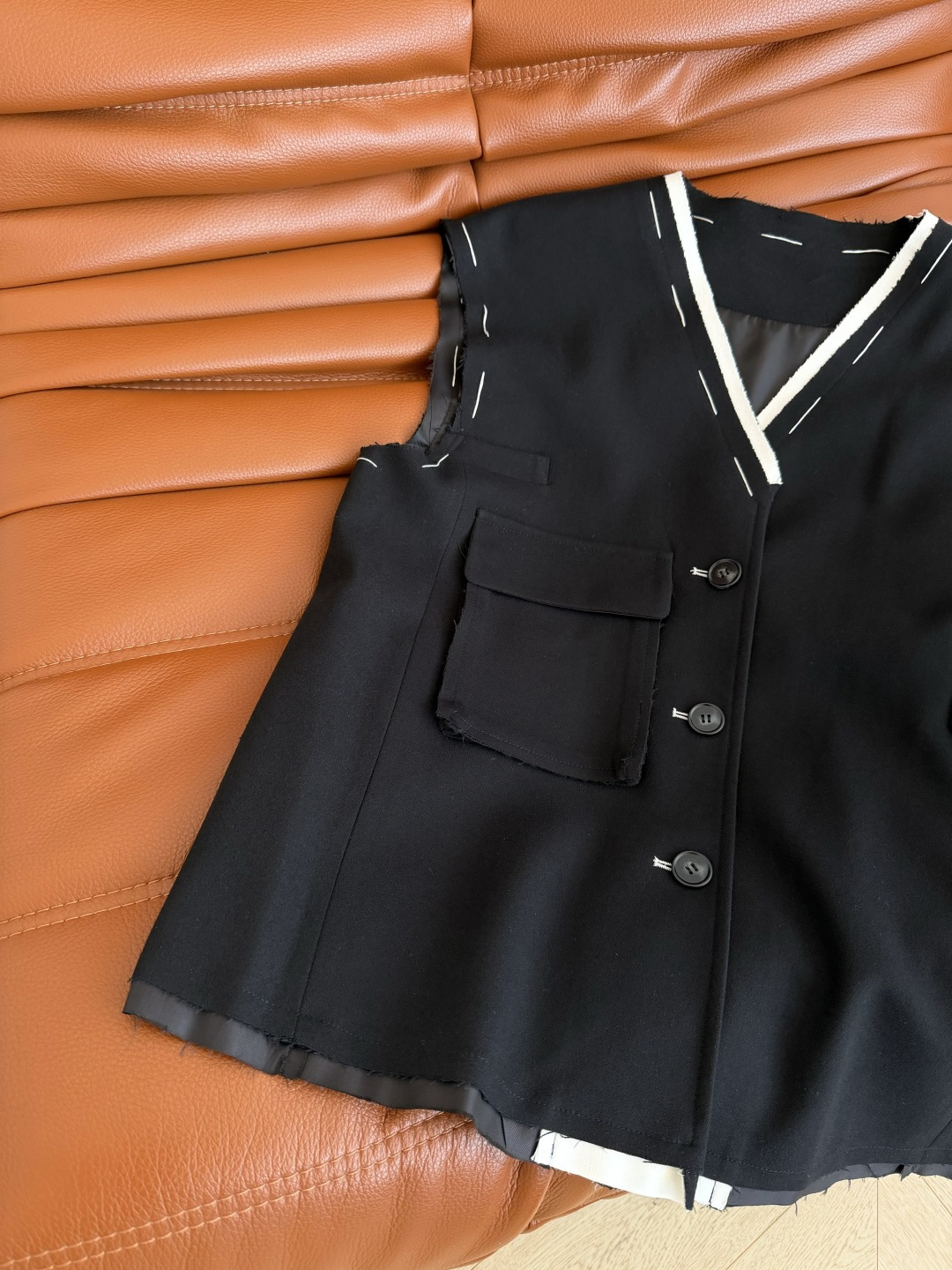 25秋冬新款 撞色手工线设计马甲外套 休闲慵懒 叠穿必备 率性干练 宽松自在 可以叠穿衬衫或者T恤 卫衣