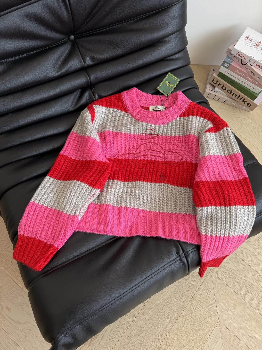 时髦慵懒必备 25秋冬 土星图案刺绣毛衣 撞色宽条纹设计 配色很好看 经典耐看 胸前大🪐图案刺绣 时髦有