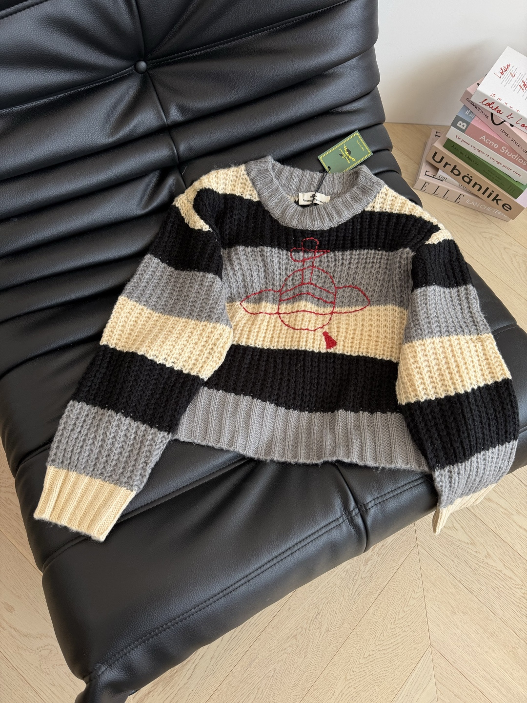 时髦慵懒必备 25秋冬 土星图案刺绣毛衣 撞色宽条纹设计 配色很好看 经典耐看 胸前大🪐图案刺绣 时髦有