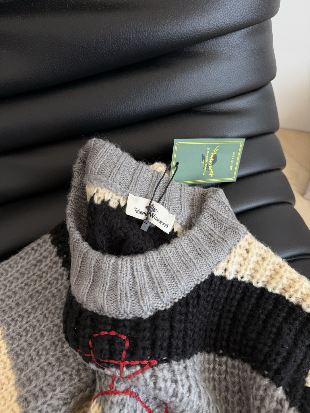 时髦慵懒必备 25秋冬 土星图案刺绣毛衣 撞色宽条纹设计 配色很好看 经典耐看 胸前大🪐图案刺绣 时髦有