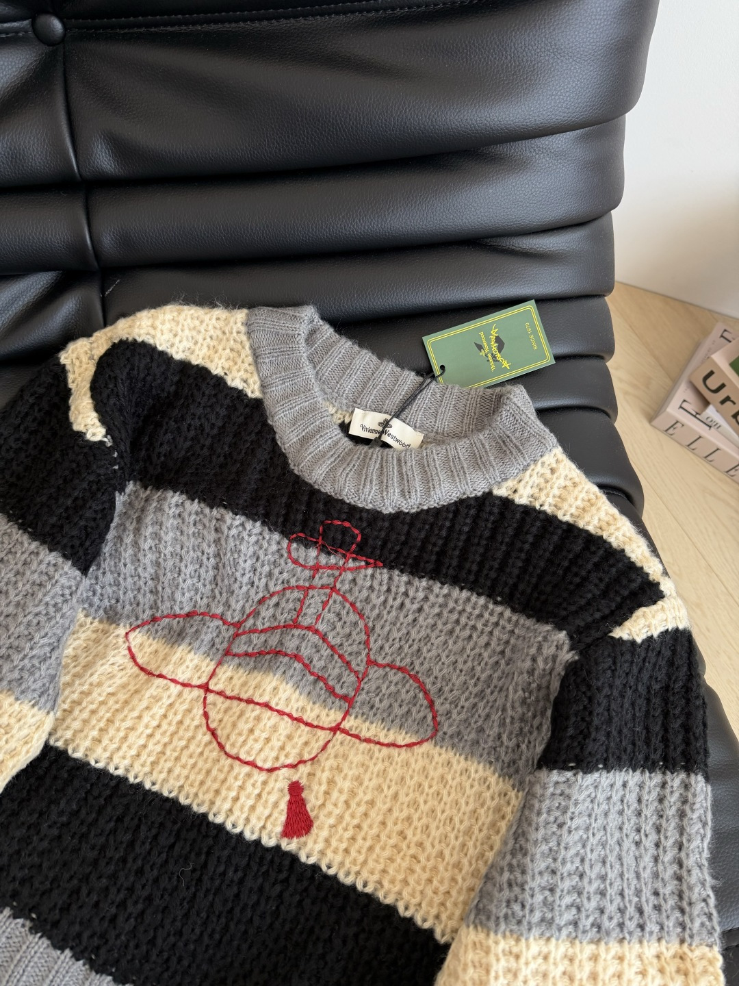 时髦慵懒必备 25秋冬 土星图案刺绣毛衣 撞色宽条纹设计 配色很好看 经典耐看 胸前大🪐图案刺绣 时髦有