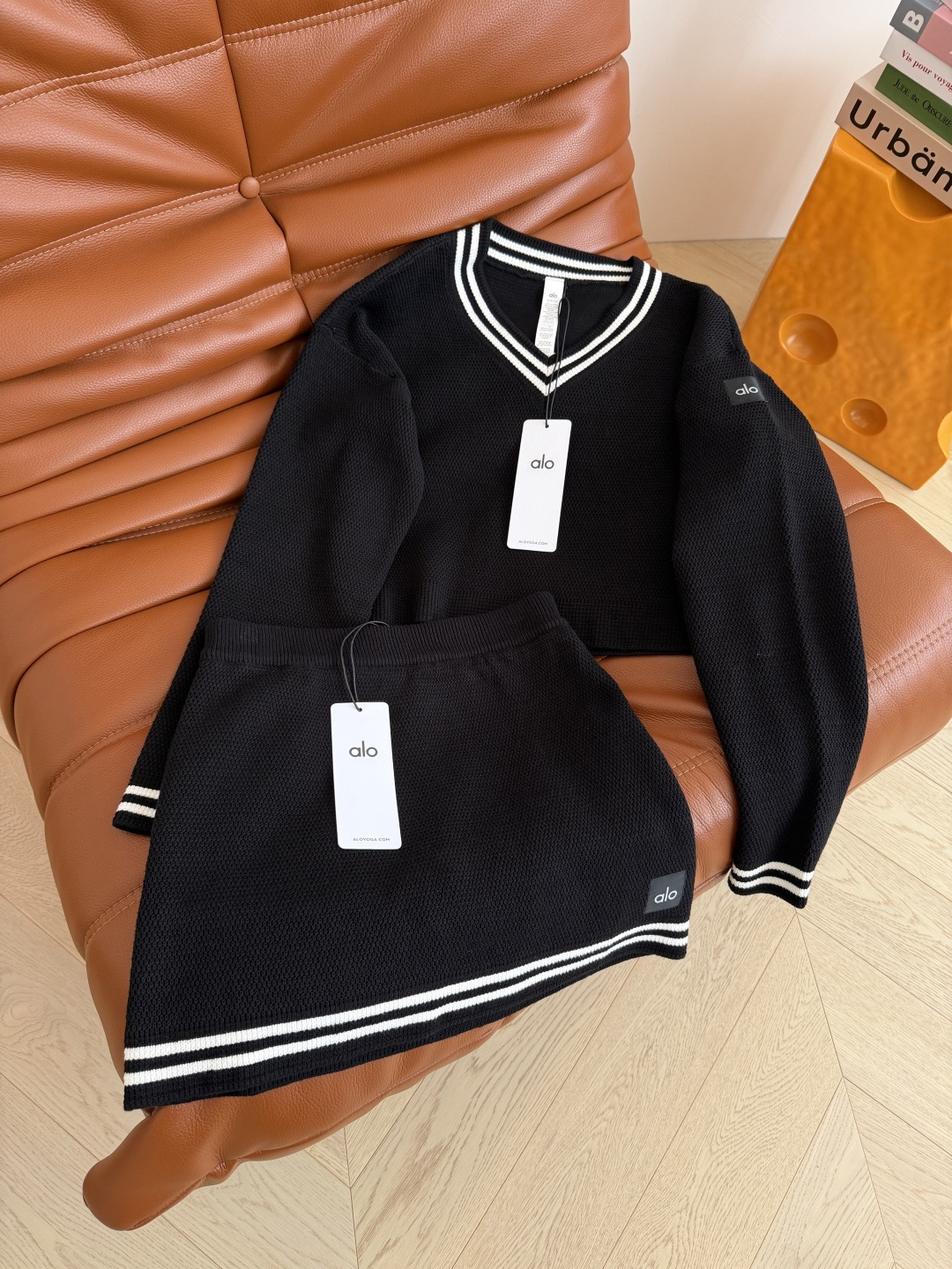 金智秀 超多博主同款 白条撞色针织一系列 特别推荐入手 上身超爱 开衫+v领上衣+背心裙+半裙 推荐成套