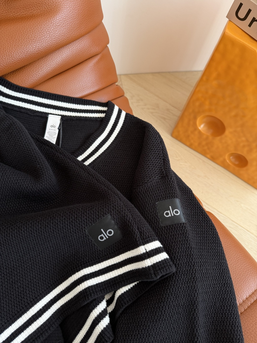 金智秀 超多博主同款 白条撞色针织一系列 特别推荐入手 上身超爱 开衫+v领上衣+背心裙+半裙 推荐成套