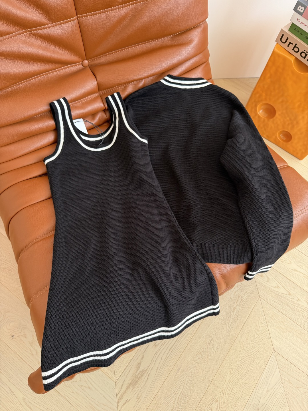 金智秀 超多博主同款 白条撞色针织一系列 特别推荐入手 上身超爱 开衫+v领上衣+背心裙+半裙 推荐成套