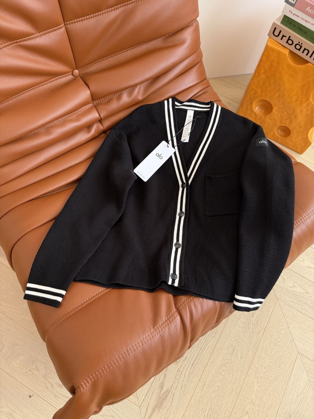 金智秀 超多博主同款 白条撞色针织一系列 特别推荐入手 上身超爱 开衫+v领上衣+背心裙+半裙 推荐成套