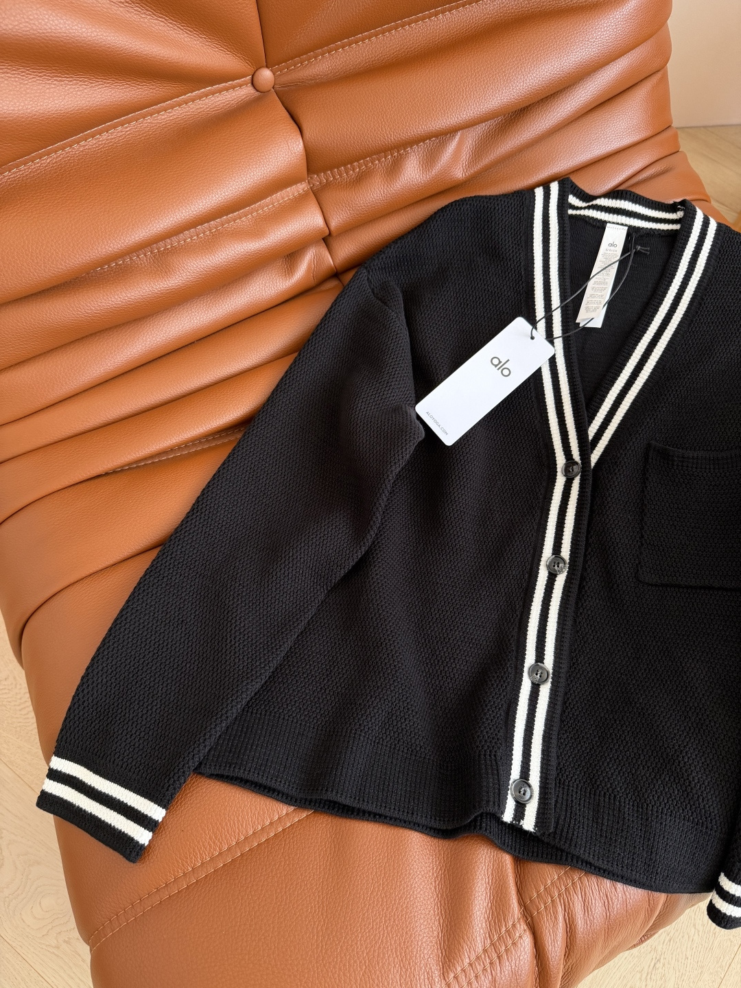 金智秀 超多博主同款 白条撞色针织一系列 特别推荐入手 上身超爱 开衫+v领上衣+背心裙+半裙 推荐成套