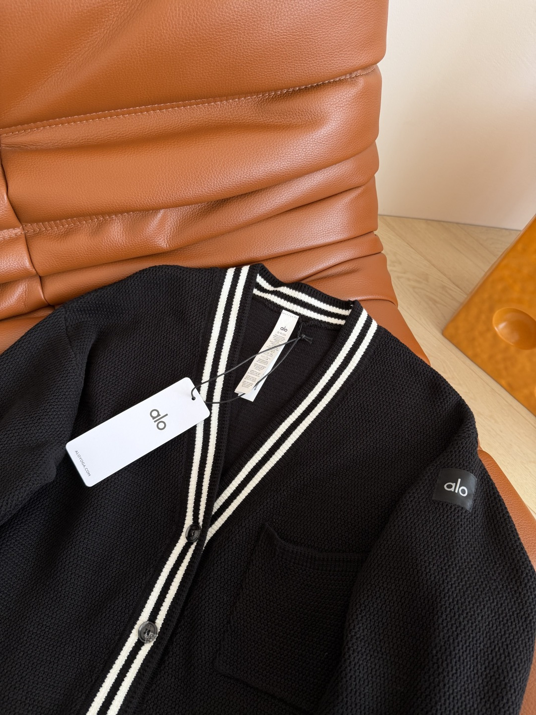 金智秀 超多博主同款 白条撞色针织一系列 特别推荐入手 上身超爱 开衫+v领上衣+背心裙+半裙 推荐成套