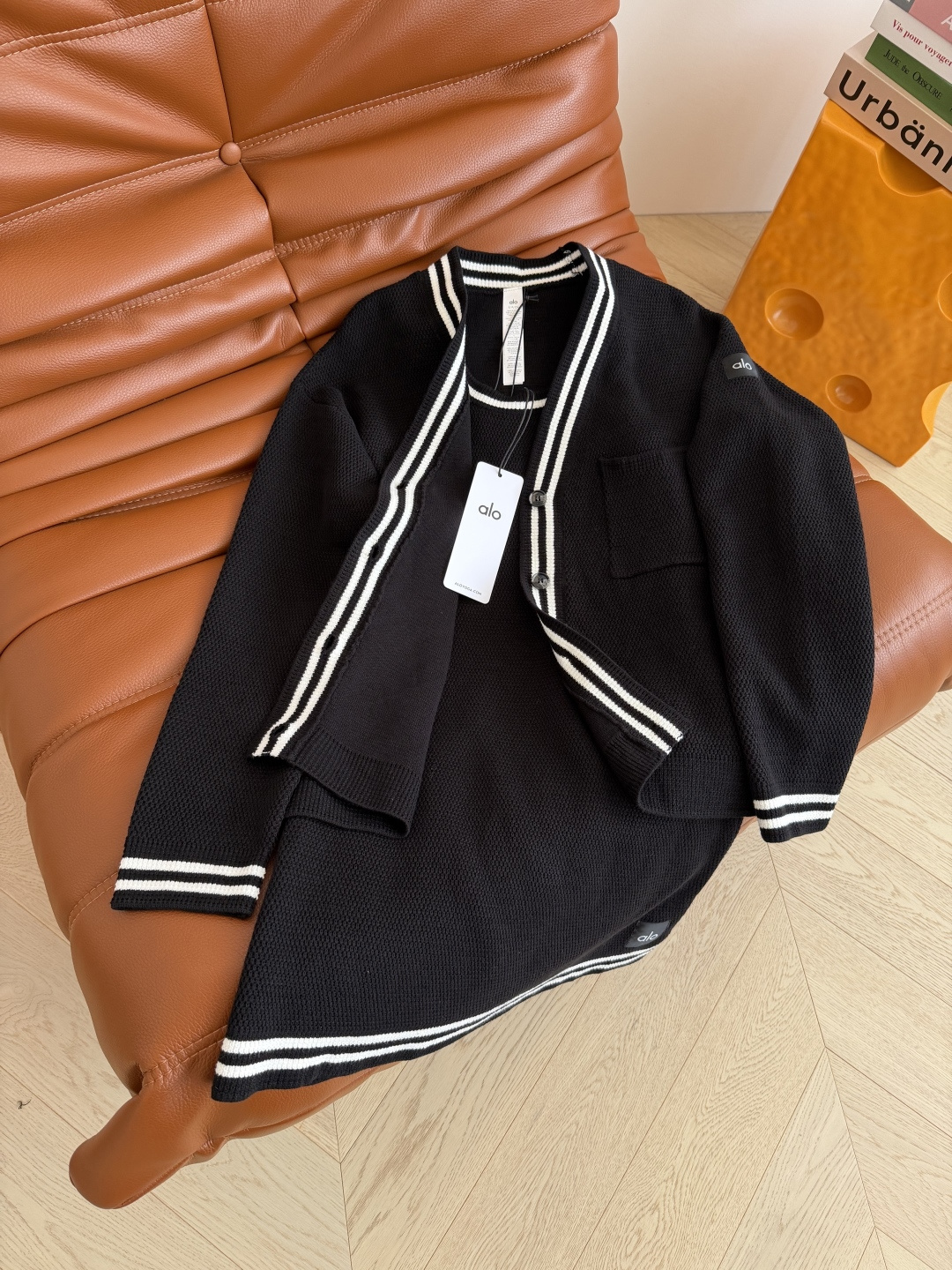 金智秀 超多博主同款 白条撞色针织一系列 特别推荐入手 上身超爱 开衫+v领上衣+背心裙+半裙 推荐成套