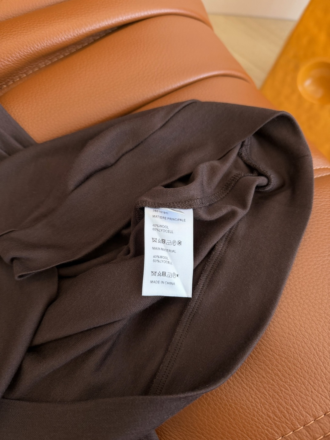 百变的一款打底衫 25 新品 重工纯手工钉珠装饰打底上衣 一字肩设计 可以一字肩穿或者斜肩穿都可以 很有