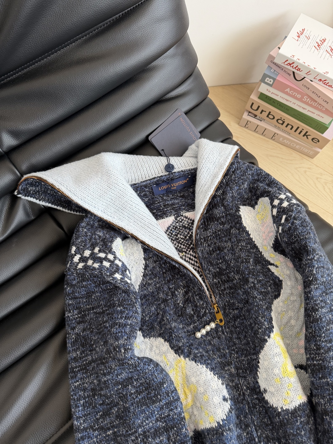 25秋冬🆕🆕联名系列拉链开衫外套 重工提花工艺 珍珠串拉链设计很好看 是一件充满心机感的开衫外套 羊毛混