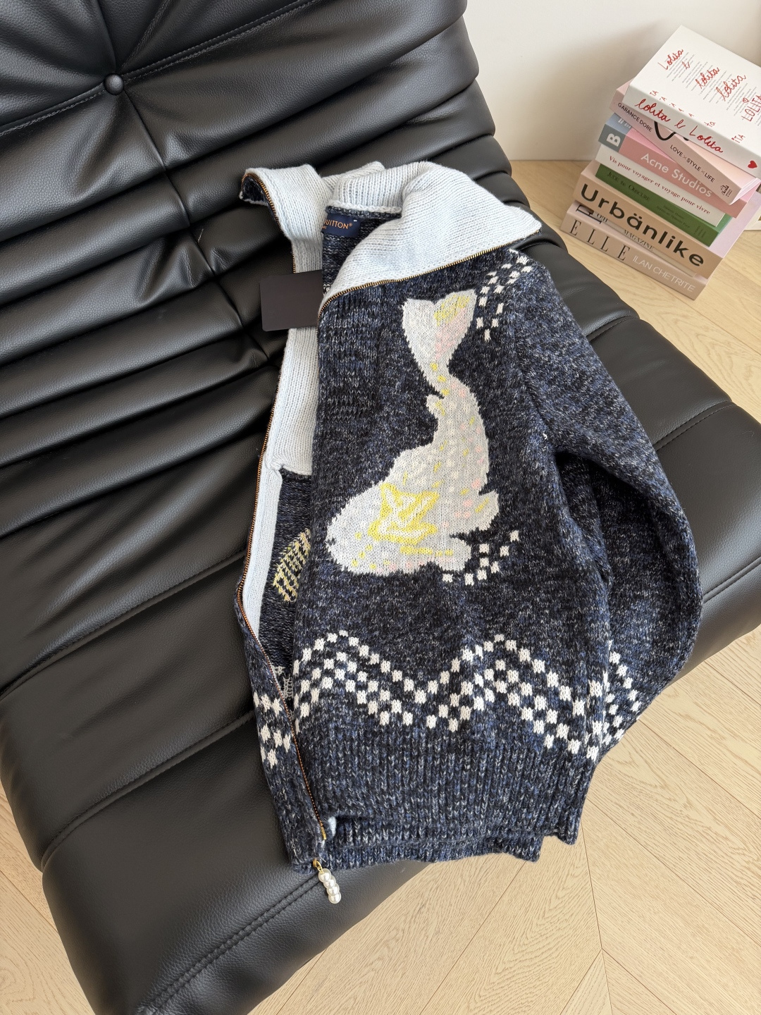 25秋冬🆕🆕联名系列拉链开衫外套 重工提花工艺 珍珠串拉链设计很好看 是一件充满心机感的开衫外套 羊毛混