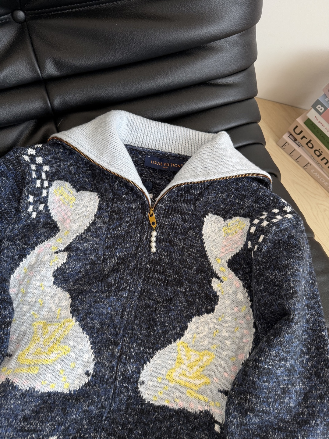 25秋冬🆕🆕联名系列拉链开衫外套 重工提花工艺 珍珠串拉链设计很好看 是一件充满心机感的开衫外套 羊毛混