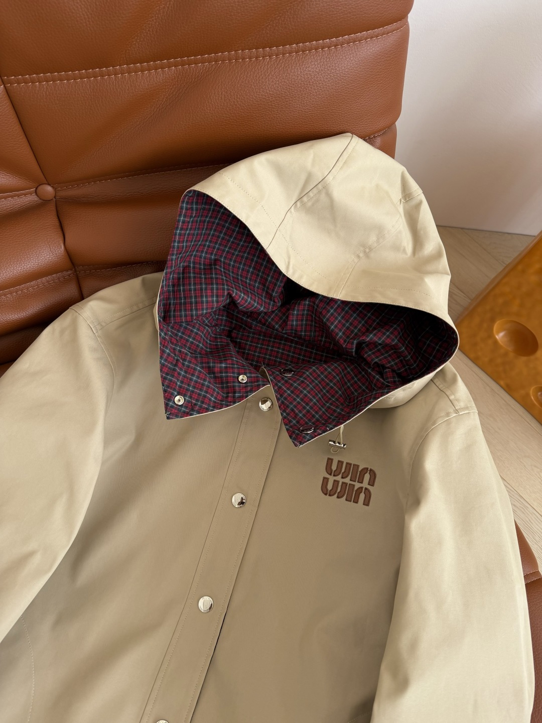 重磅两面穿 25秋冬 两面穿设计中长款风衣外套 连帽设计更加休闲有型 很有氛围感 两面不同的风格自由切换