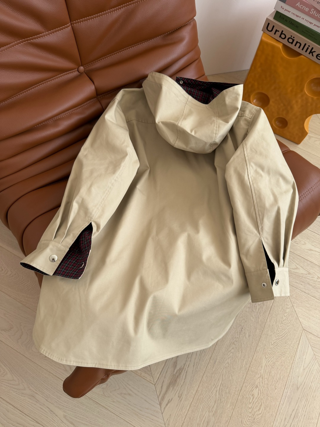 重磅两面穿 25秋冬 两面穿设计中长款风衣外套 连帽设计更加休闲有型 很有氛围感 两面不同的风格自由切换