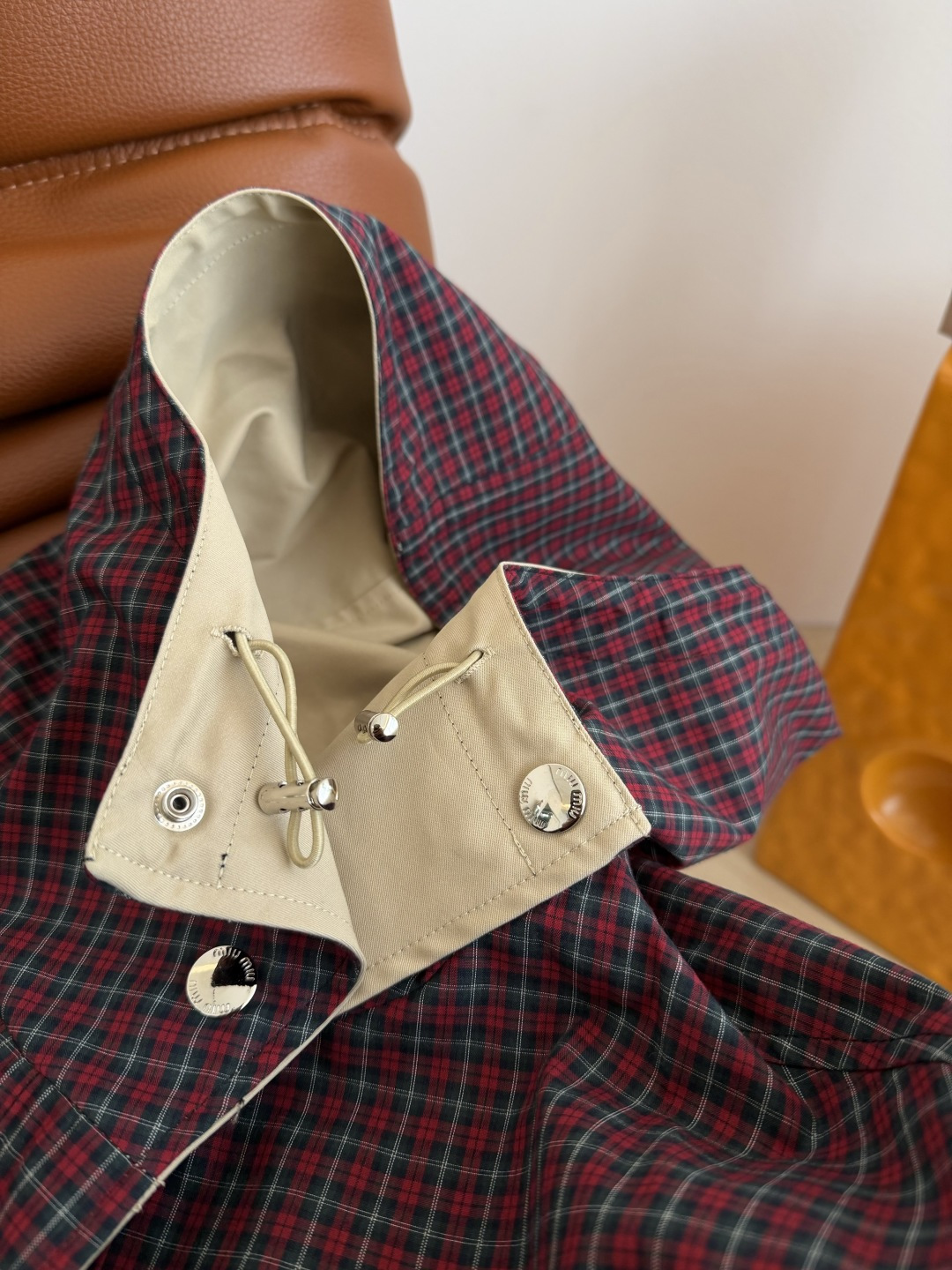 重磅两面穿 25秋冬 两面穿设计中长款风衣外套 连帽设计更加休闲有型 很有氛围感 两面不同的风格自由切换