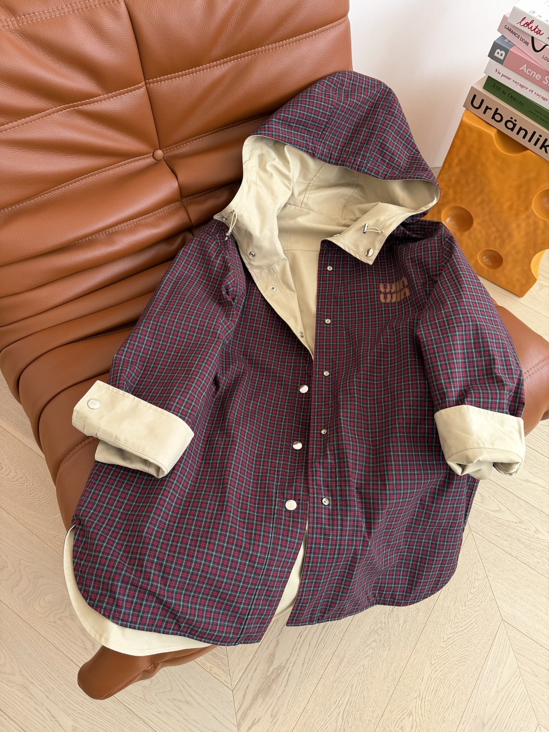 重磅两面穿 25秋冬 两面穿设计中长款风衣外套 连帽设计更加休闲有型 很有氛围感 两面不同的风格自由切换