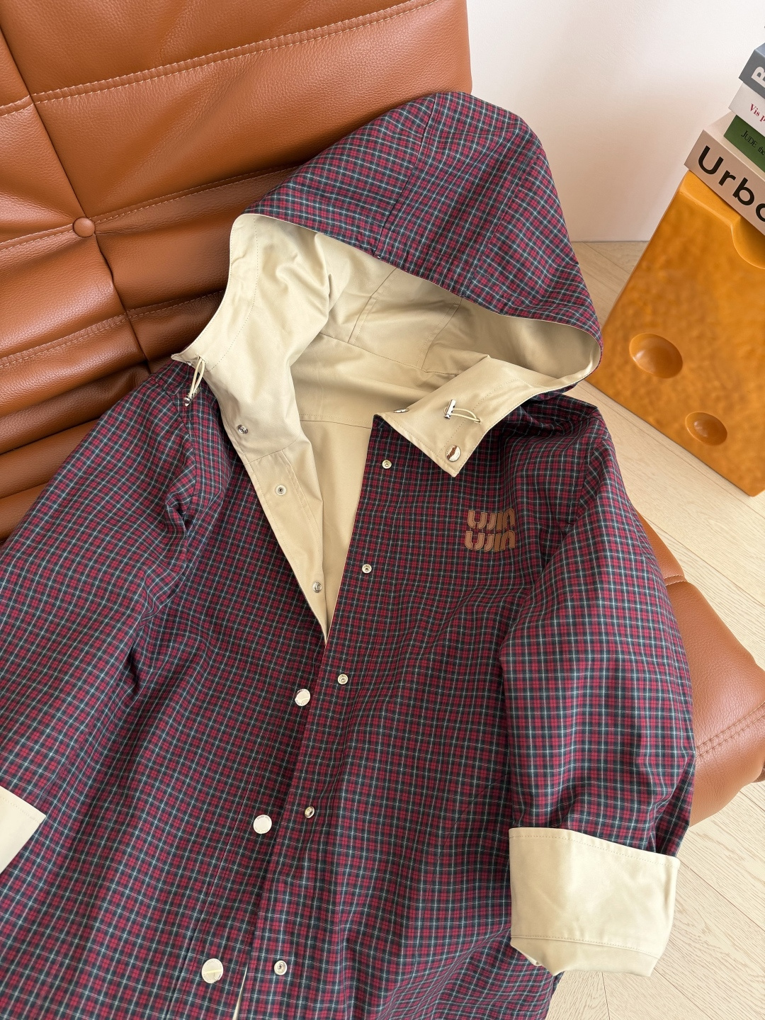 重磅两面穿 25秋冬 两面穿设计中长款风衣外套 连帽设计更加休闲有型 很有氛围感 两面不同的风格自由切换