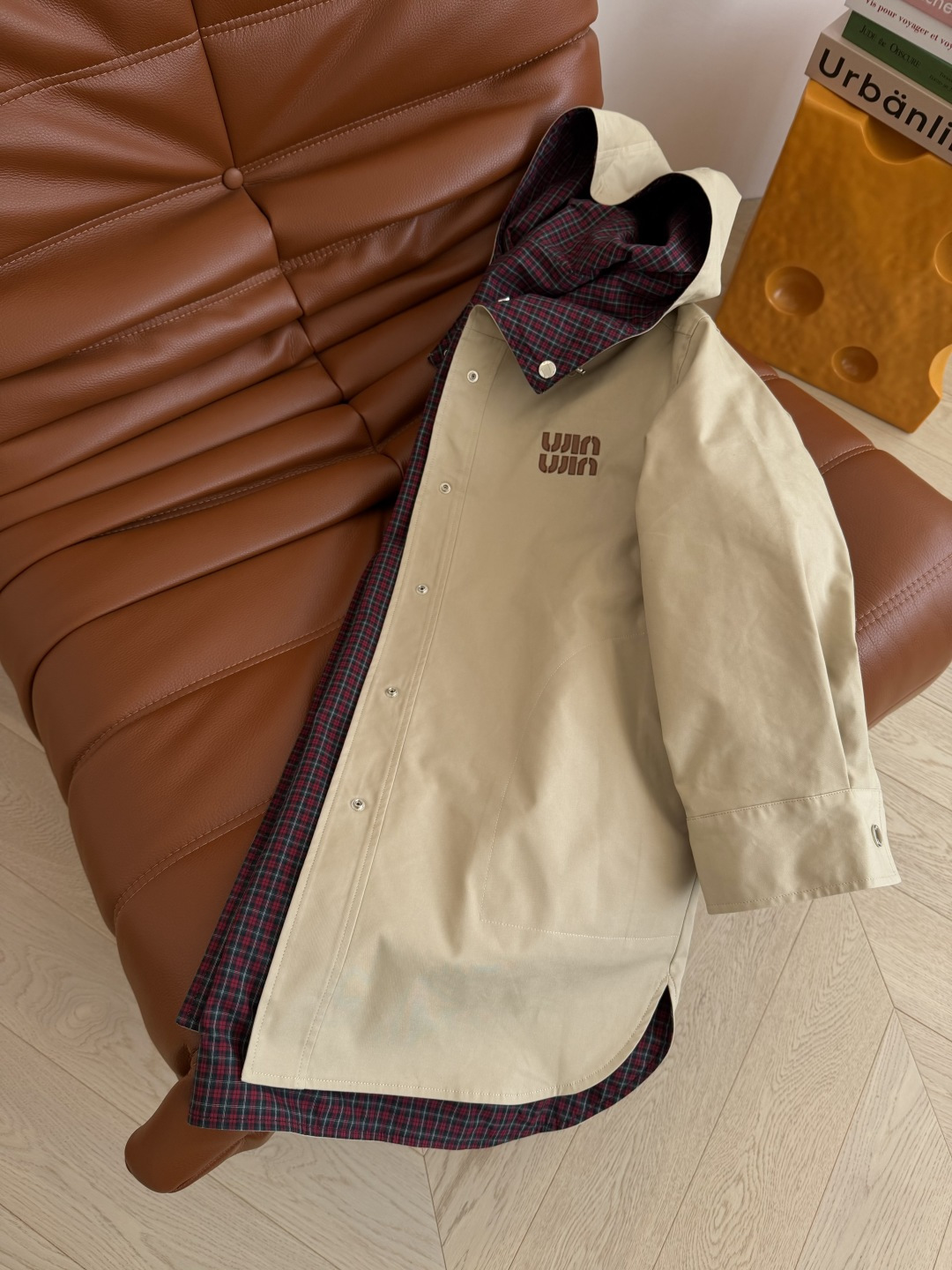 重磅两面穿 25秋冬 两面穿设计中长款风衣外套 连帽设计更加休闲有型 很有氛围感 两面不同的风格自由切换