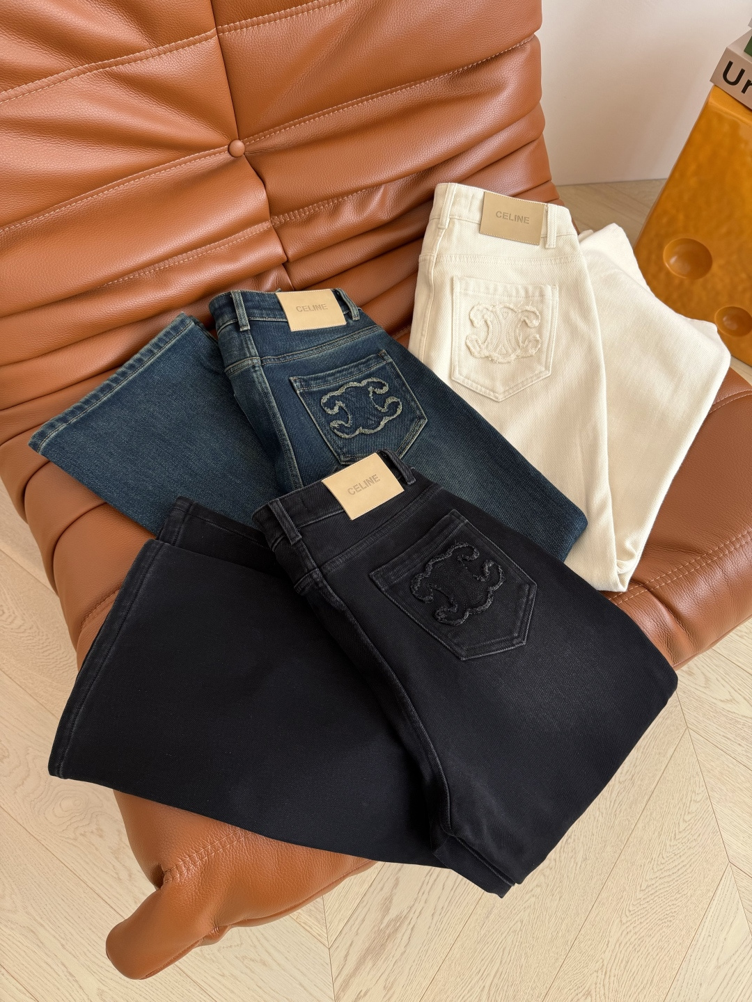 冬季保暖加绒系列 25FW 凯旋门logo刺绣直筒加绒牛仔裤 绝对值得入手的牛仔裤 上身即拉直双腿 时髦