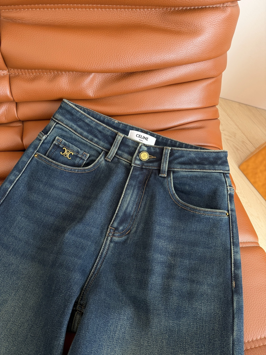 冬季保暖加绒系列 25FW 凯旋门logo刺绣直筒加绒牛仔裤 绝对值得入手的牛仔裤 上身即拉直双腿 时髦