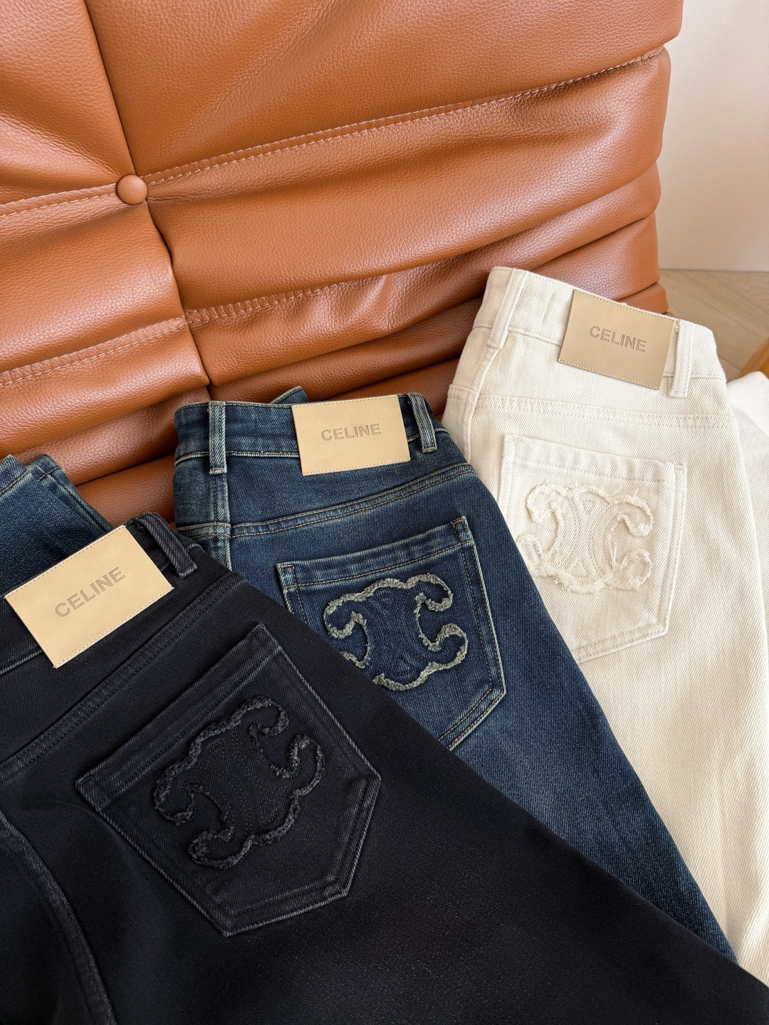 冬季保暖加绒系列 25FW 凯旋门logo刺绣直筒加绒牛仔裤 绝对值得入手的牛仔裤 上身即拉直双腿 时髦