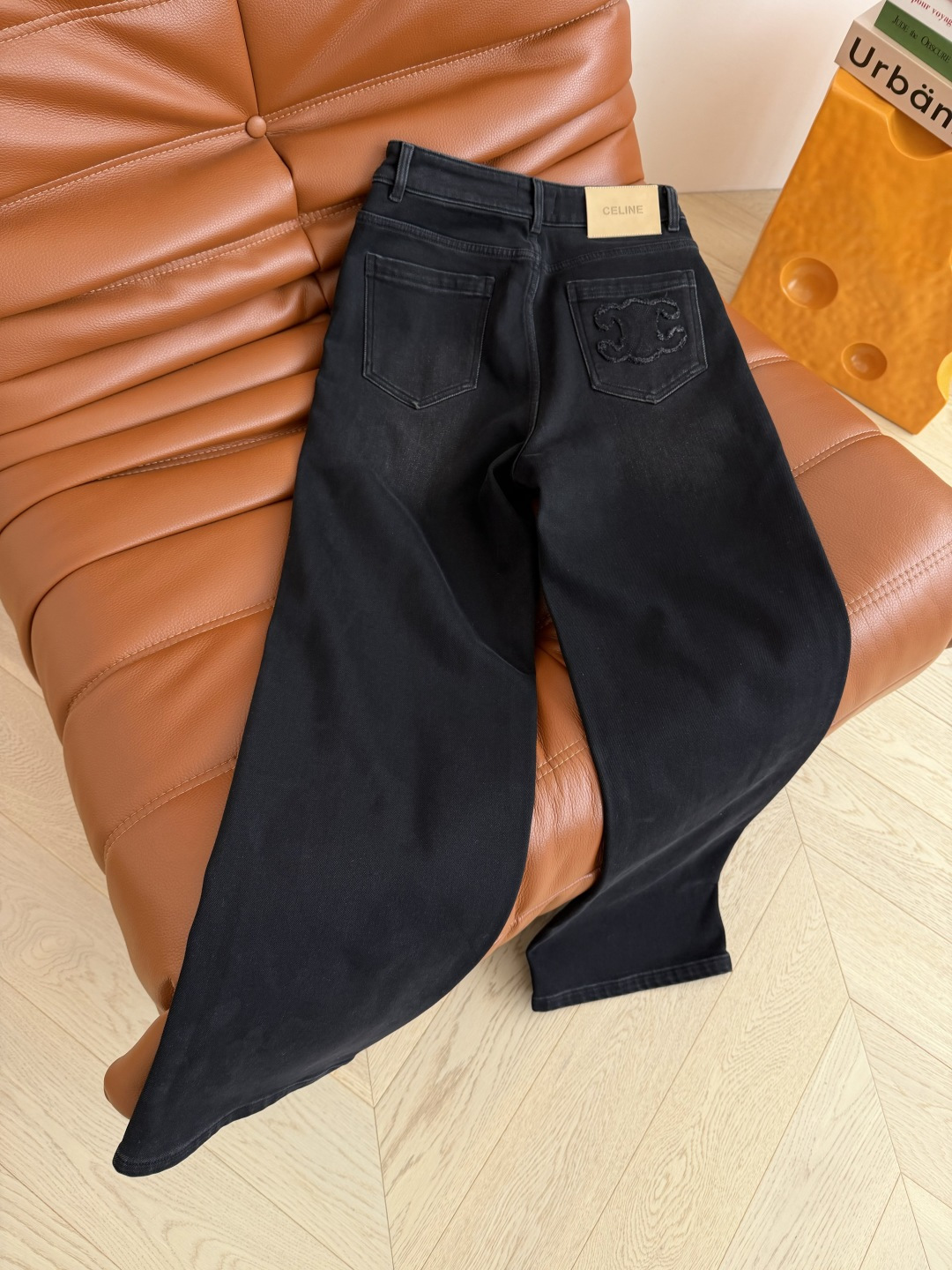 冬季保暖加绒系列 25FW 凯旋门logo刺绣直筒加绒牛仔裤 绝对值得入手的牛仔裤 上身即拉直双腿 时髦