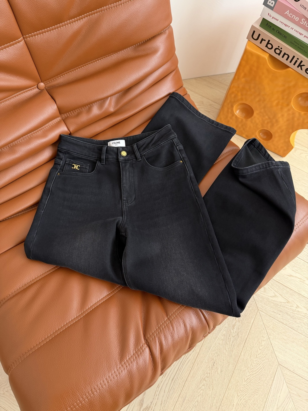 冬季保暖加绒系列 25FW 凯旋门logo刺绣直筒加绒牛仔裤 绝对值得入手的牛仔裤 上身即拉直双腿 时髦