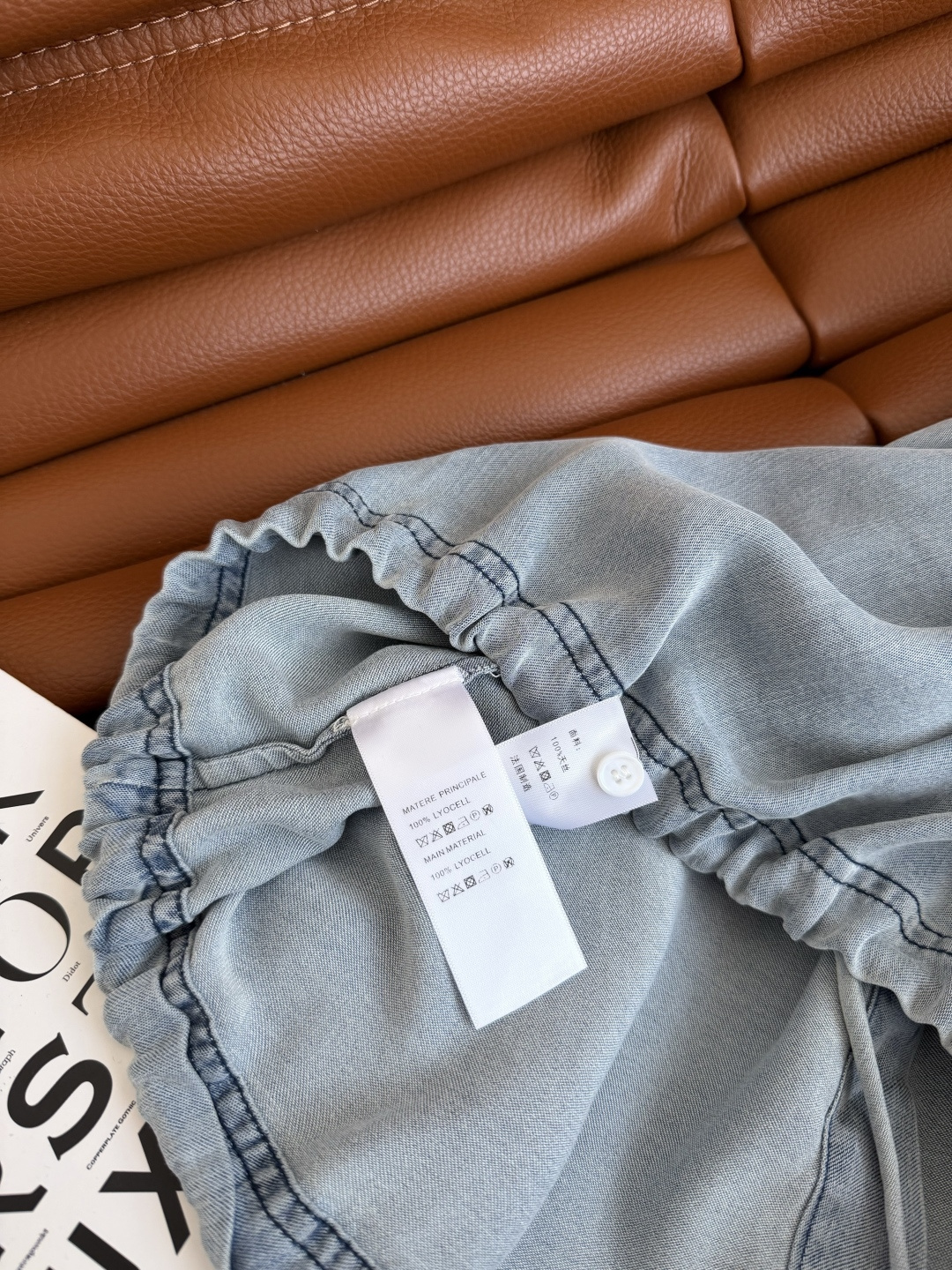 日常休闲造型 25秋冬新品 小马刺绣图案连帽牛仔衬衫 复古做旧牛仔洗水效果很好看 集休闲时髦慵懒美貌于一