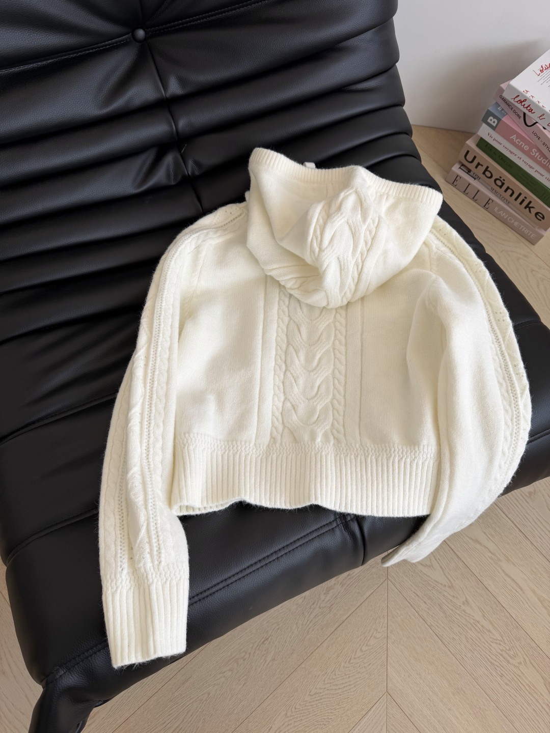 秋冬实穿 25FW 土星图案连帽毛衣 白色真的各种百搭 连帽设计 可以叠穿小外套或者大衣 短款版型上身很