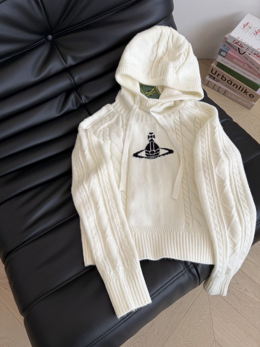秋冬实穿 25FW 土星图案连帽毛衣 白色真的各种百搭 连帽设计 可以叠穿小外套或者大衣 短款版型上身很