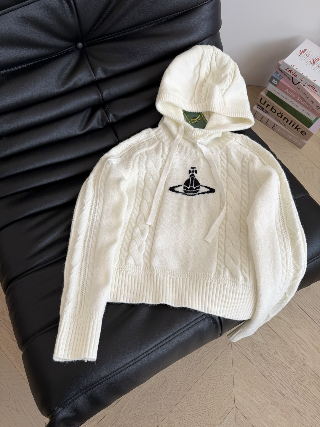 秋冬实穿 25FW 土星图案连帽毛衣 白色真的各种百搭 连帽设计 可以叠穿小外套或者大衣 短款版型上身很