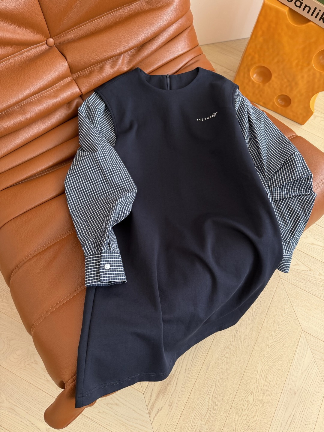 时髦秋冬裙子 25新款 宽肩假两件设计直筒连衣裙 弯刀袖子很有造型感 休闲时髦在线 是日常出街的一件式裙