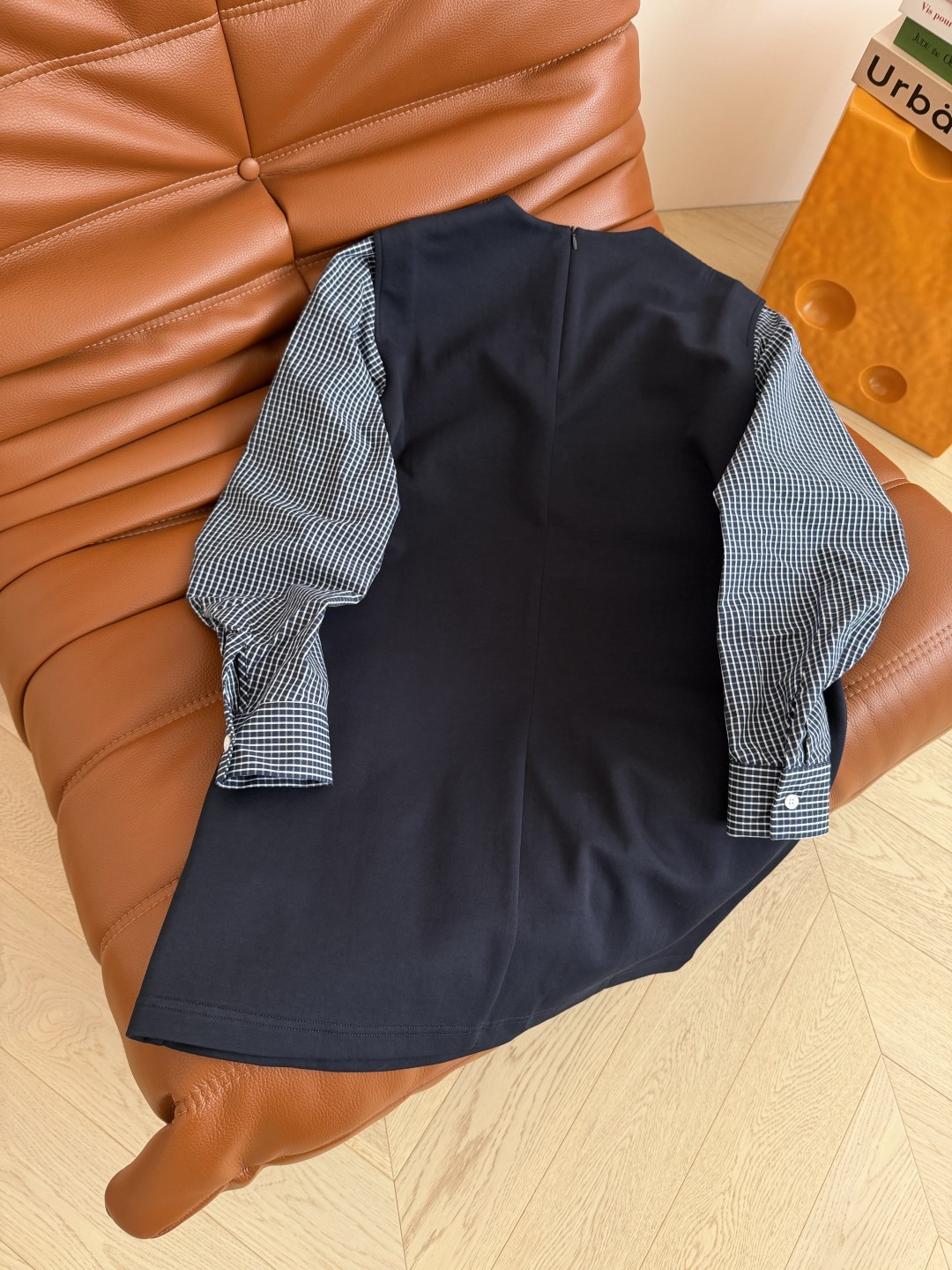 时髦秋冬裙子 25新款 宽肩假两件设计直筒连衣裙 弯刀袖子很有造型感 休闲时髦在线 是日常出街的一件式裙