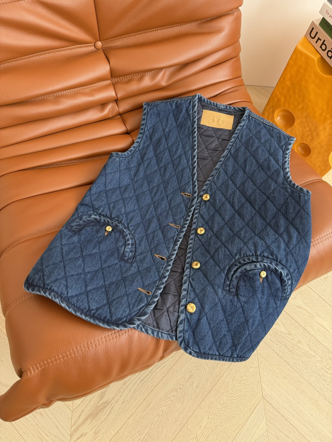 25秋冬 时髦叠穿单品 菱格牛仔夹棉马甲外套 各种叠穿卫衣衬衫毛衣都OK 氛围穿搭时髦感轻松Get 重工