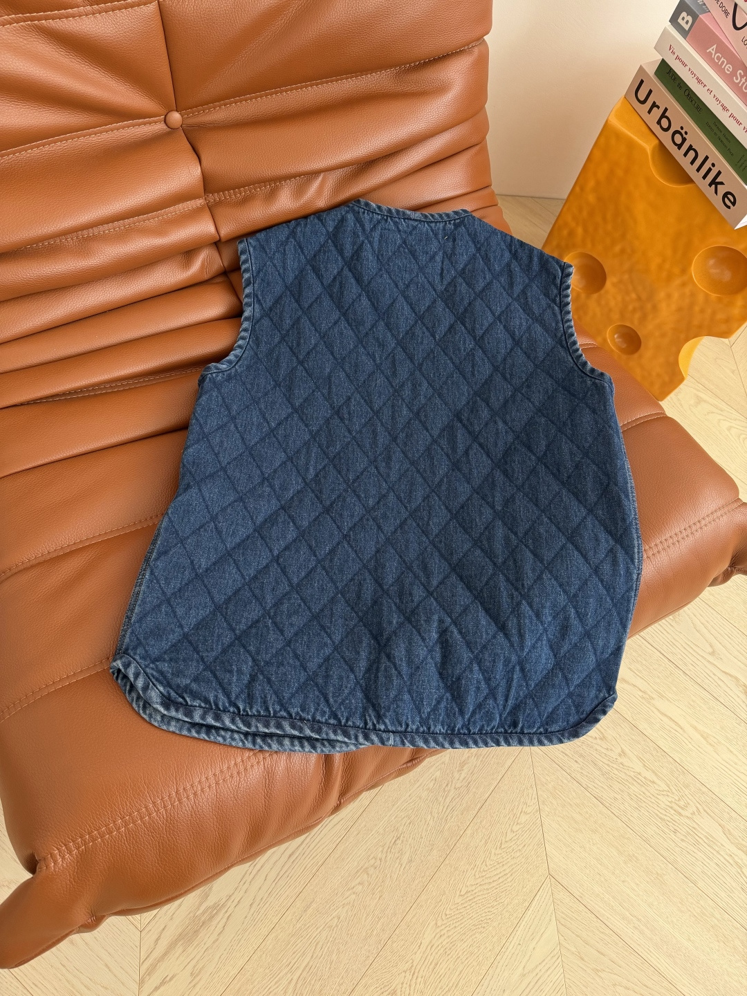 25秋冬 时髦叠穿单品 菱格牛仔夹棉马甲外套 各种叠穿卫衣衬衫毛衣都OK 氛围穿搭时髦感轻松Get 重工