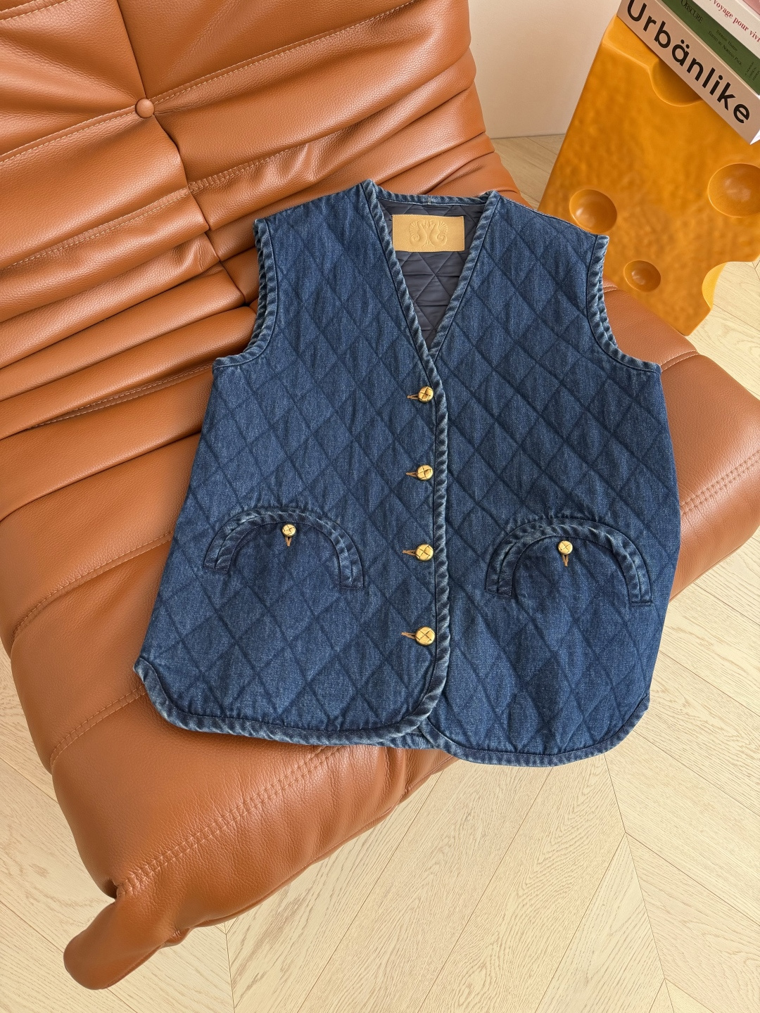 25秋冬 时髦叠穿单品 菱格牛仔夹棉马甲外套 各种叠穿卫衣衬衫毛衣都OK 氛围穿搭时髦感轻松Get 重工