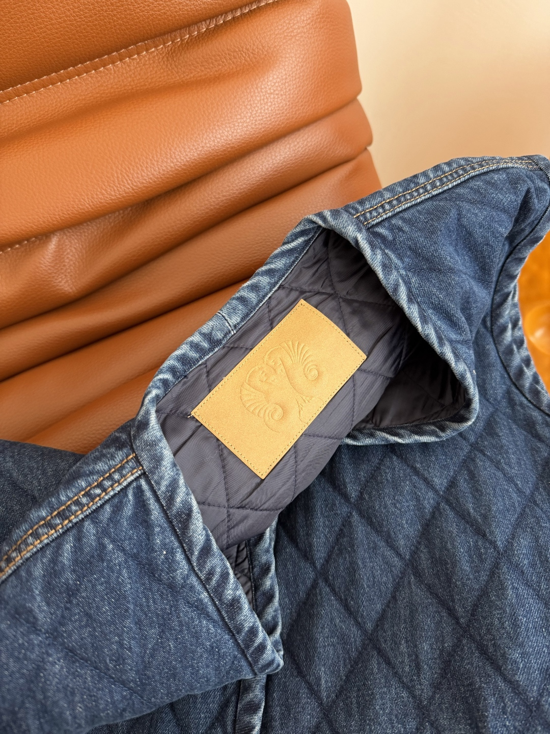 25秋冬 时髦叠穿单品 菱格牛仔夹棉马甲外套 各种叠穿卫衣衬衫毛衣都OK 氛围穿搭时髦感轻松Get 重工