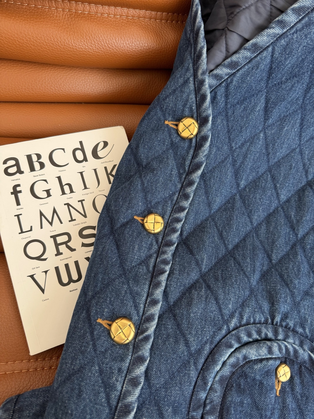 25秋冬 时髦叠穿单品 菱格牛仔夹棉马甲外套 各种叠穿卫衣衬衫毛衣都OK 氛围穿搭时髦感轻松Get 重工