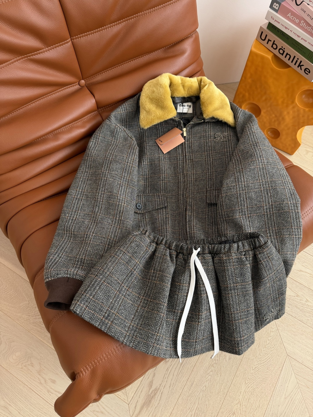 35秋冬新款 可拆卸皮毛双层领子格子外套 一股冬日复古气息 时髦减龄 超正的缪系穿搭Look 定制的羊毛