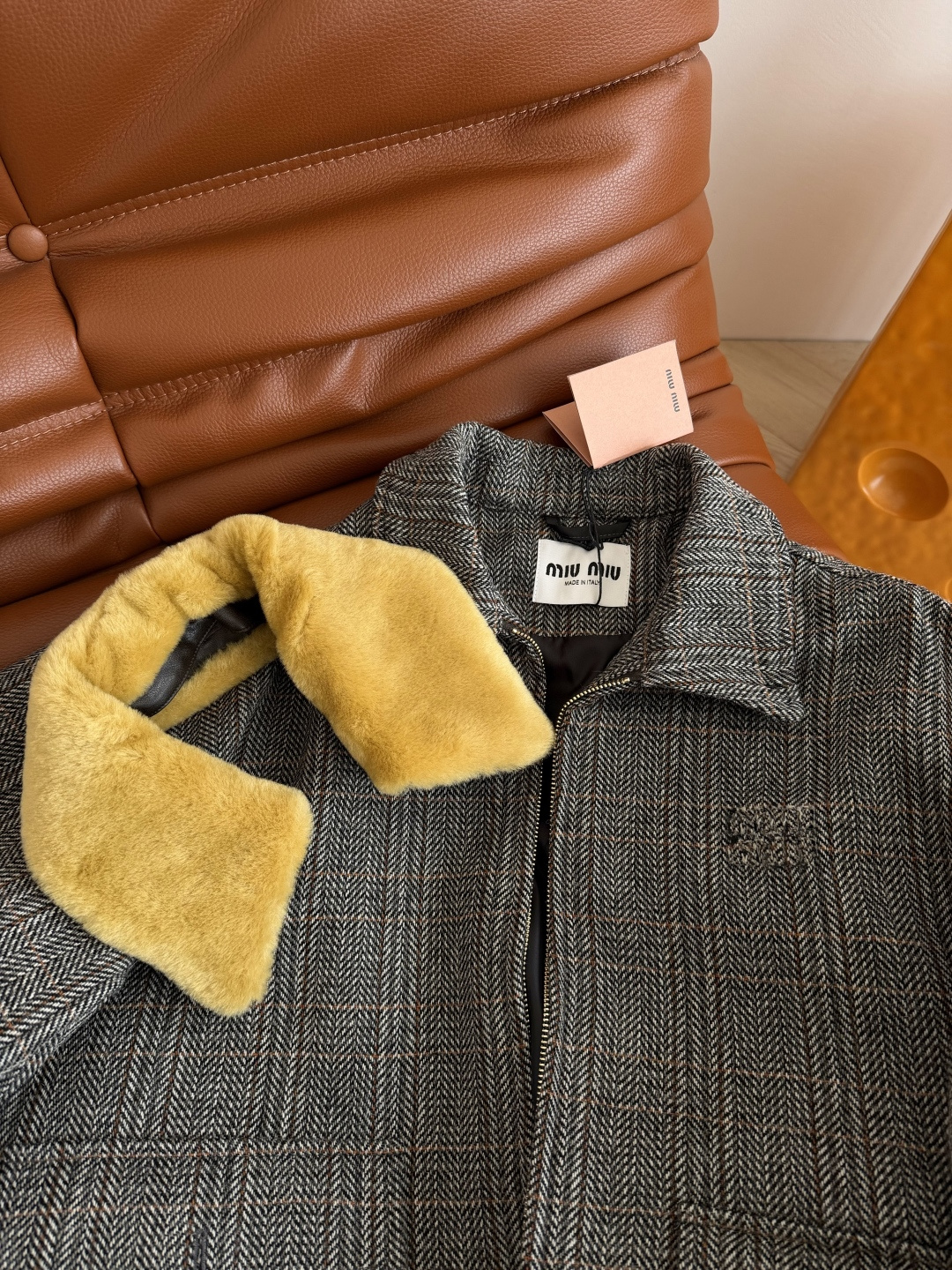 35秋冬新款 可拆卸皮毛双层领子格子外套 一股冬日复古气息 时髦减龄 超正的缪系穿搭Look 定制的羊毛