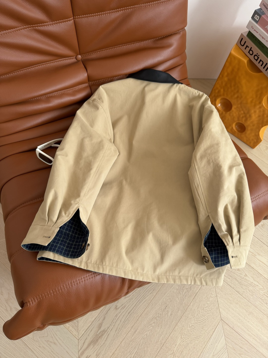 两面穿设计 25秋冬 两面穿设计中长款风衣外套 休闲有型 很有氛围感 两面不同的风格自由切换 一面经典卡