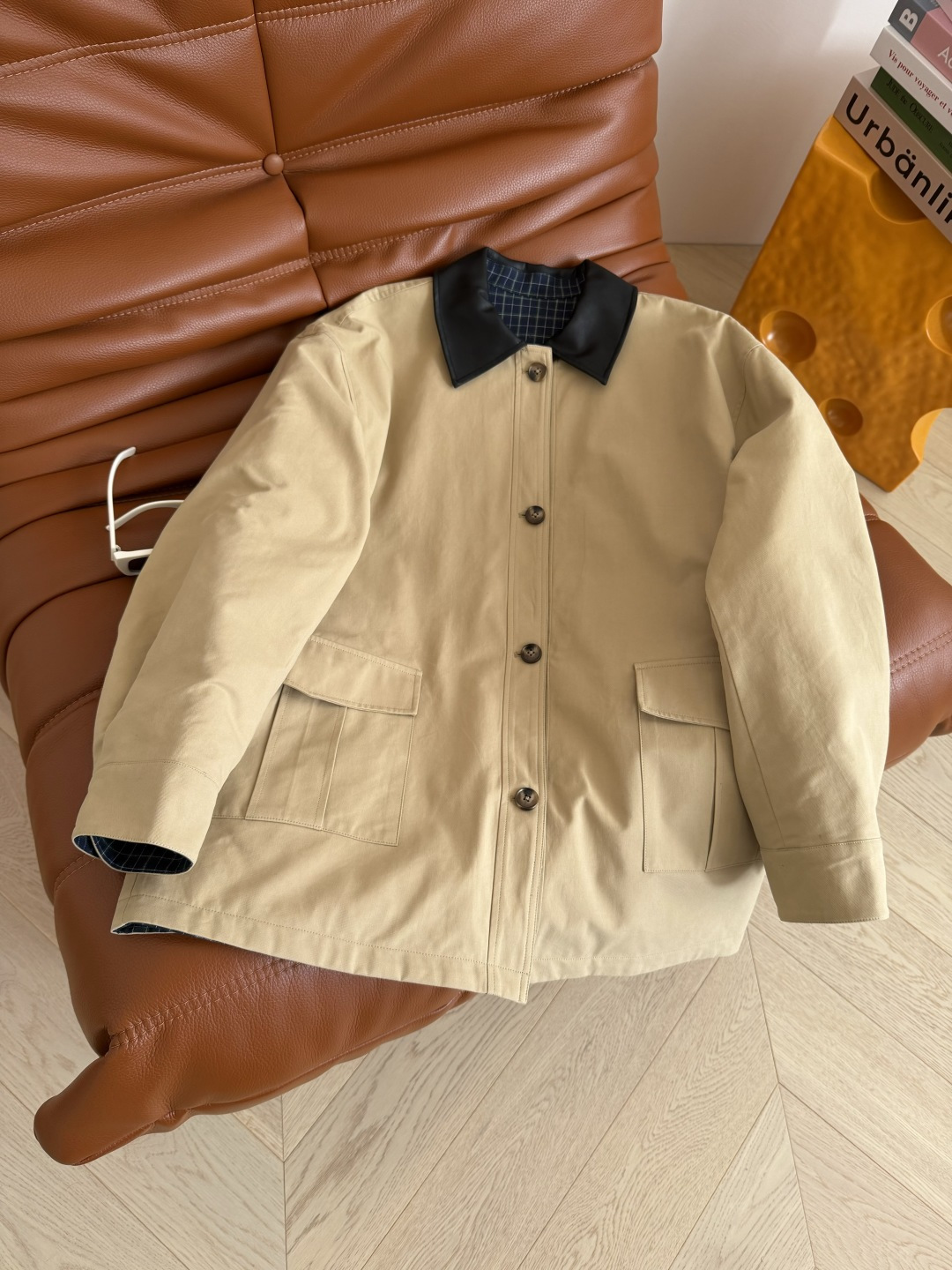 两面穿设计 25秋冬 两面穿设计中长款风衣外套 休闲有型 很有氛围感 两面不同的风格自由切换 一面经典卡