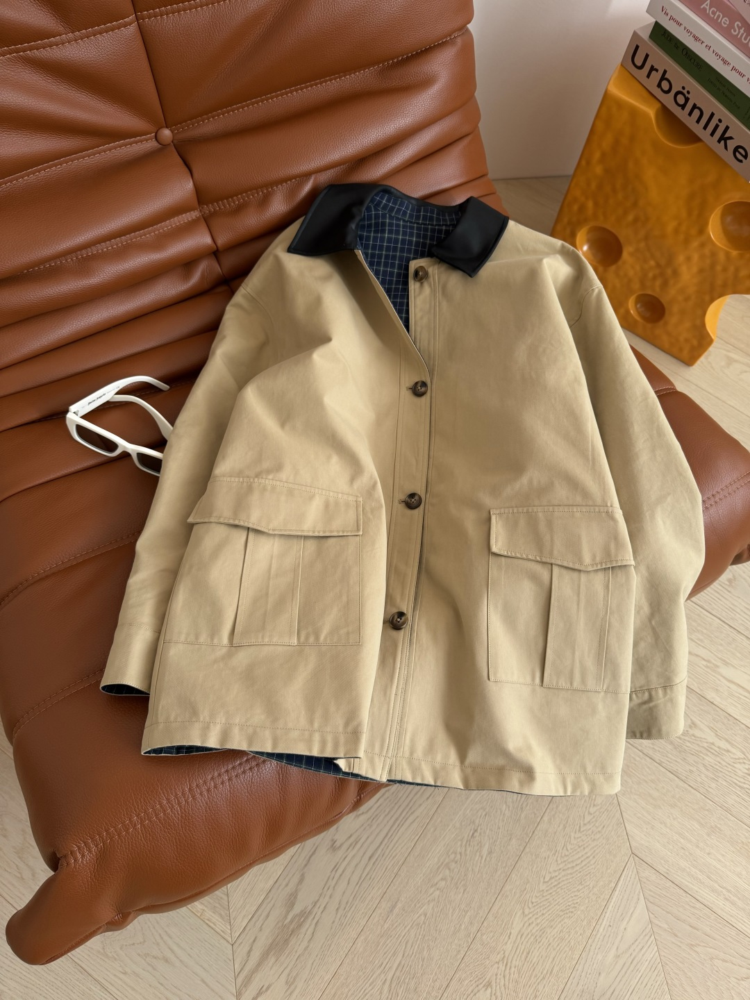 两面穿设计 25秋冬 两面穿设计中长款风衣外套 休闲有型 很有氛围感 两面不同的风格自由切换 一面经典卡