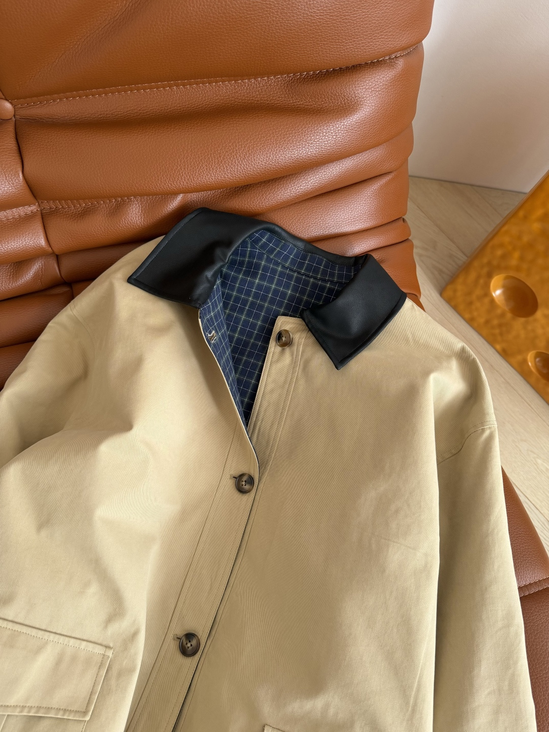 两面穿设计 25秋冬 两面穿设计中长款风衣外套 休闲有型 很有氛围感 两面不同的风格自由切换 一面经典卡