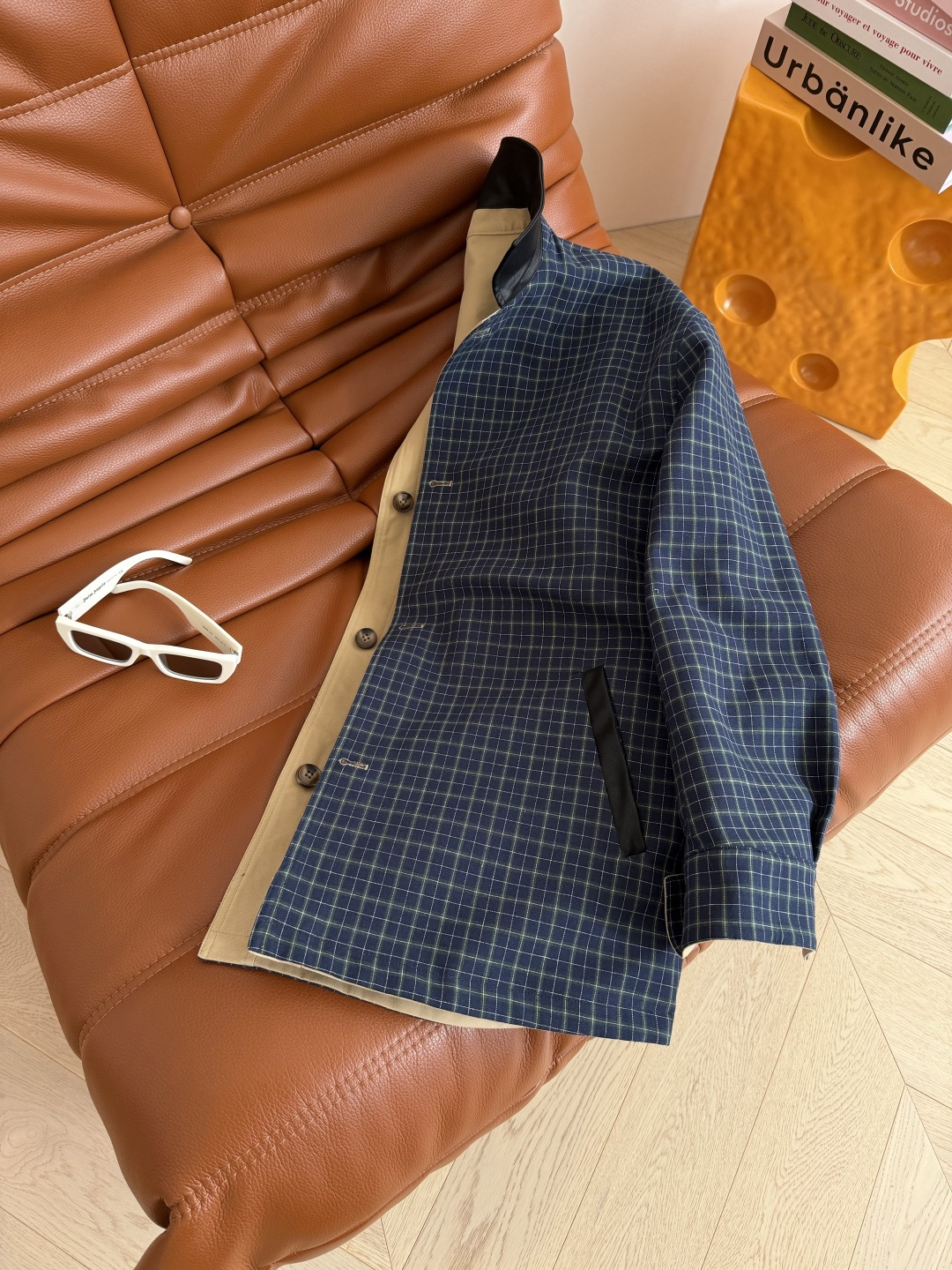 两面穿设计 25秋冬 两面穿设计中长款风衣外套 休闲有型 很有氛围感 两面不同的风格自由切换 一面经典卡